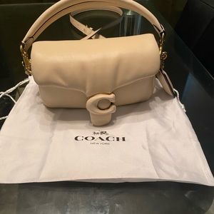 Coach Pillow Tabby 18 Ivory/Cream